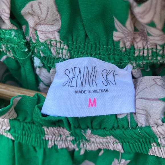 Sienna Sky • M • Green/Cream Floral Ruffle Short Sleeve Blouse • NWOT - Picture 5 of 7